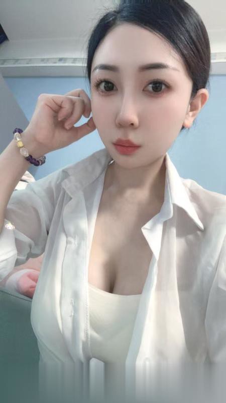 爱健身的御姐媛欣