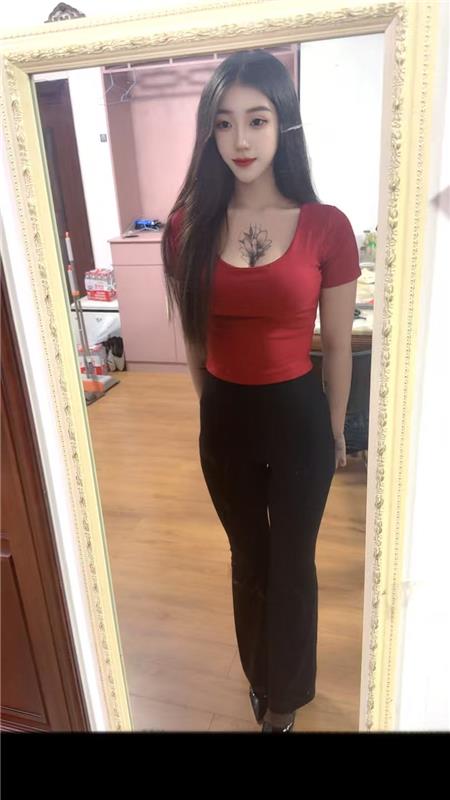 分享一个模特身材的年轻妹子,巨骚