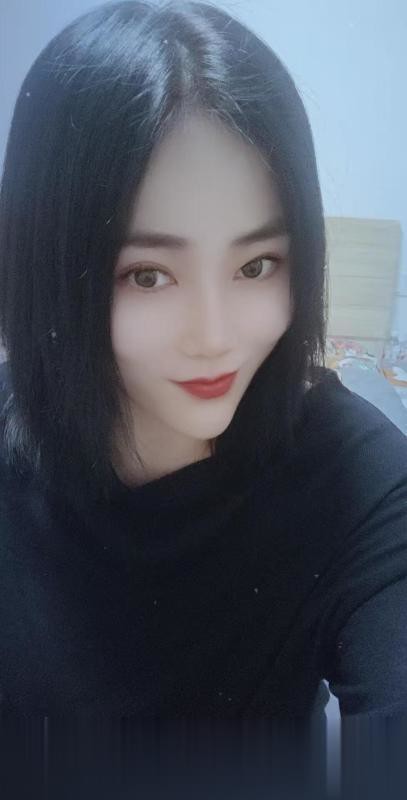 个人胸大屁股大