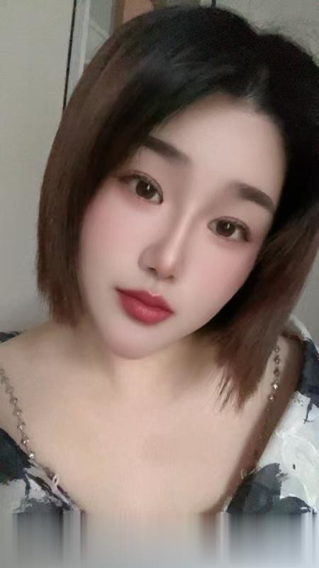 东门短发性感小少妇