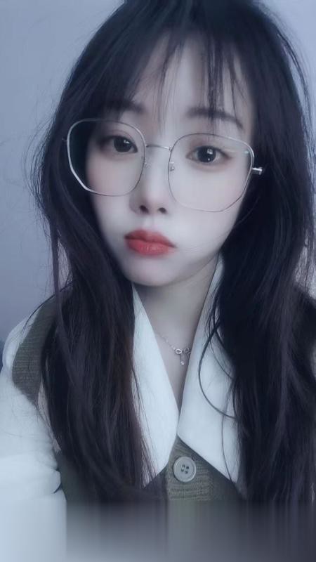 眼镜妹萌萌.