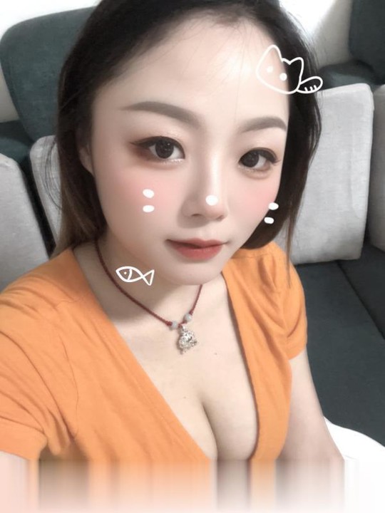 性价比服务型大胸妹