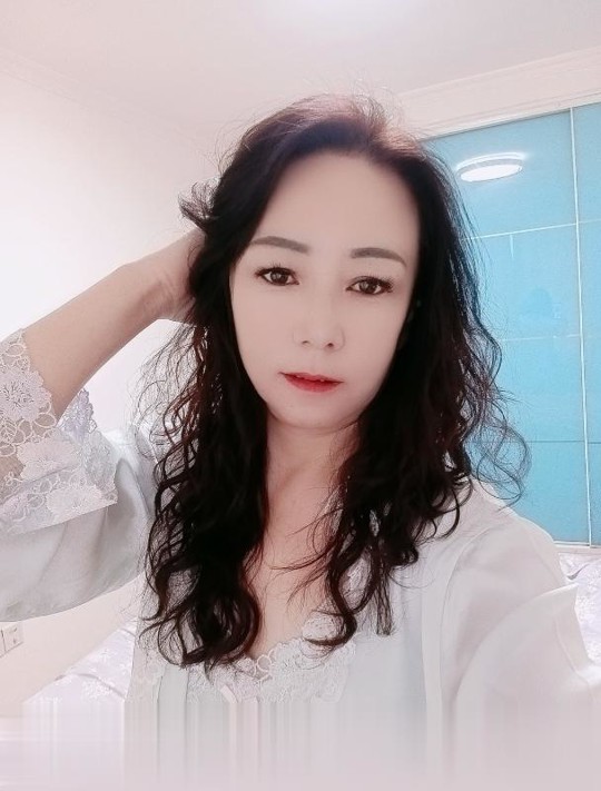 苗条骚熟女.