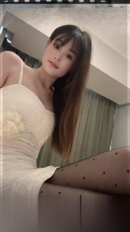 舌吻可爱嫩妹