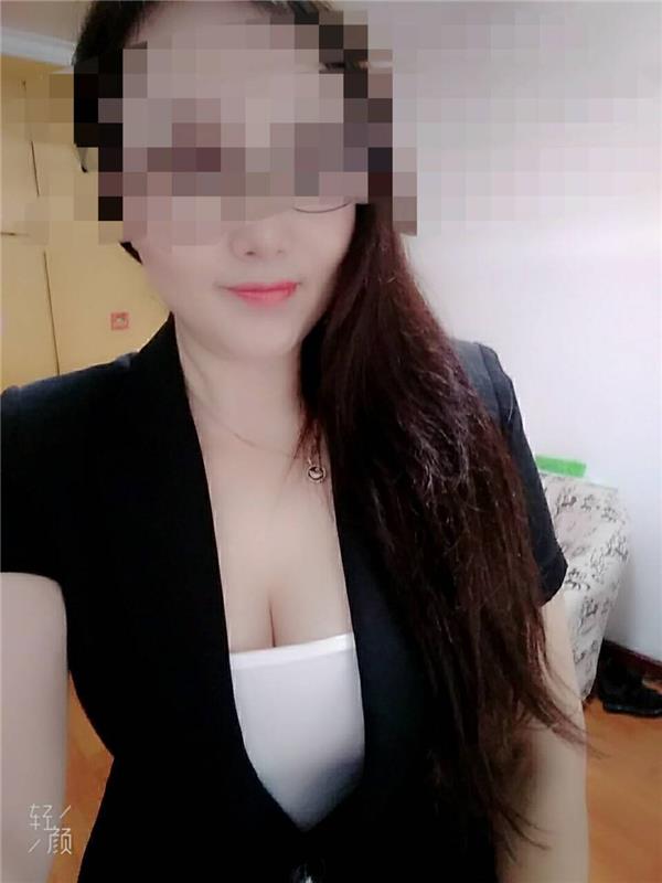 八角游乐园附近极品熟女，大胸服务好，包你满意