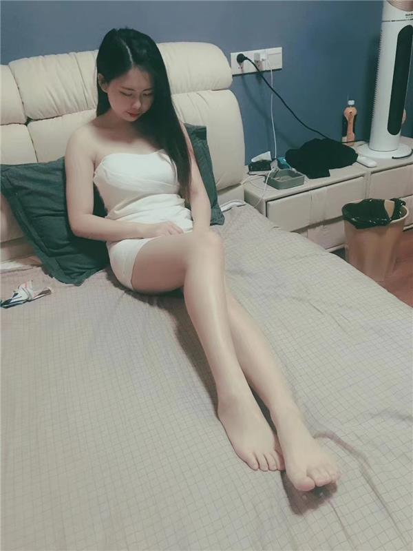 白皙妹子会发光