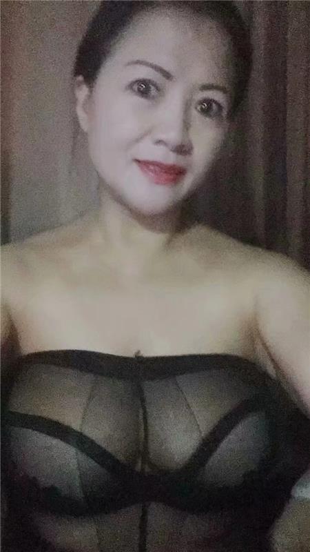 潮喷巨乳熟女