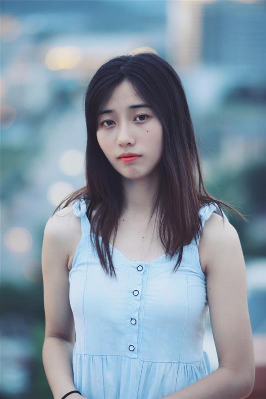 嫰乳十足的小美人