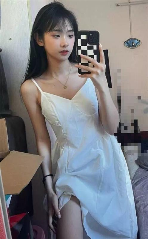 广州19嫩妹彤彤全莞式服务小舌头勾引你