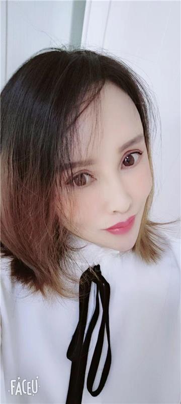 上海徐汇区胸大屁股大，服务态度很好的少妇