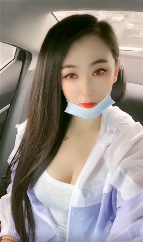 体验大胸芳芳