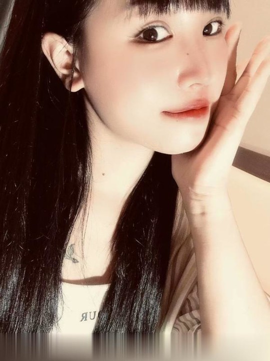 江岸温柔小美