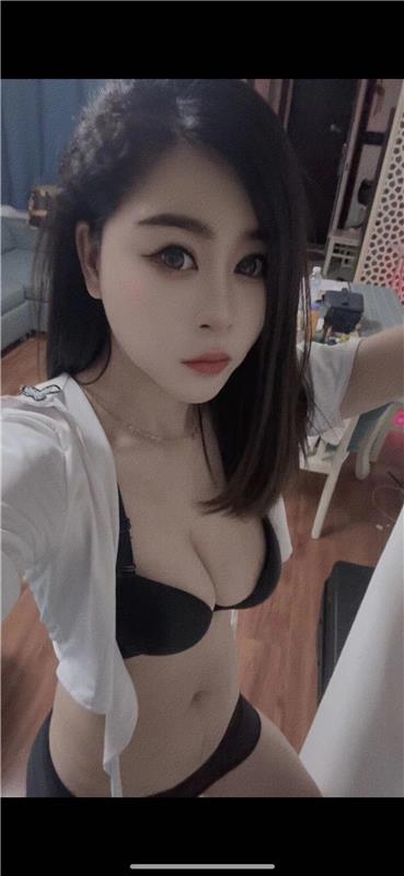 年轻貌美巨乳课代表