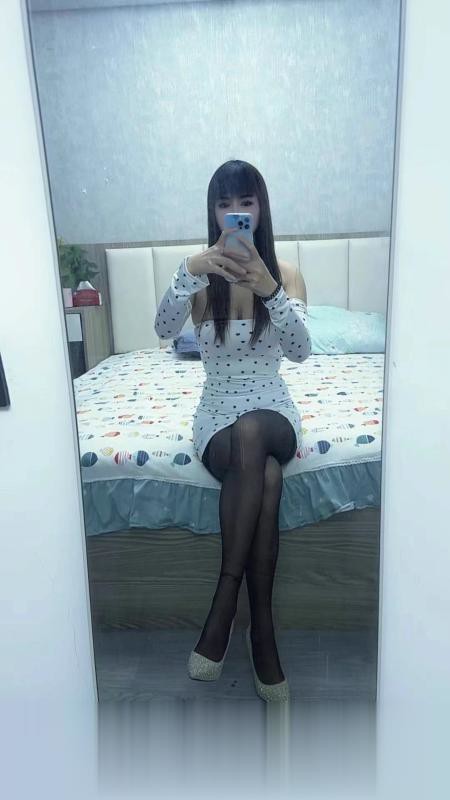 张府园苗条小少妇