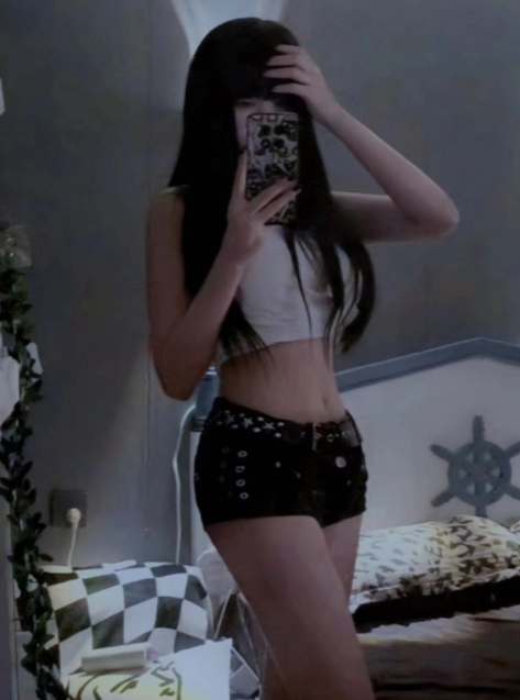 19岁，颜值身材极品小猫咪