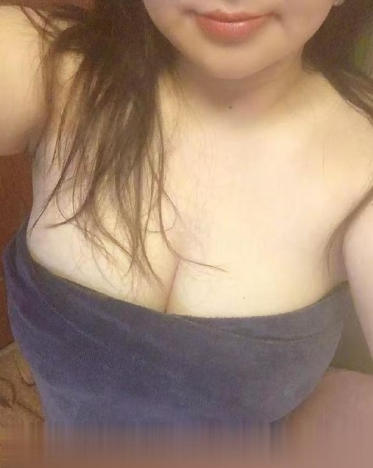 园区巨乳川妹