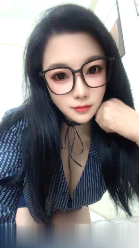 包河童颜巨乳小姐姐