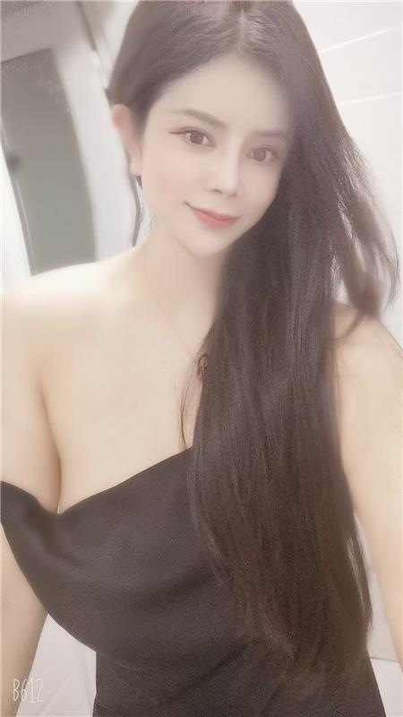 前凸后翘小妖精菲儿