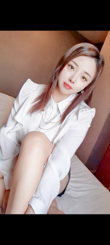 童颜巨乳小美女