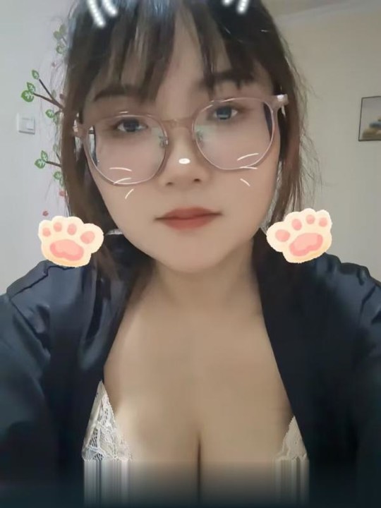 服务型大奶眼睛妹