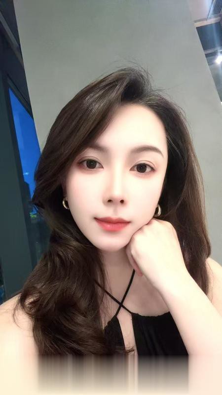 气质绝佳的美女伊伊