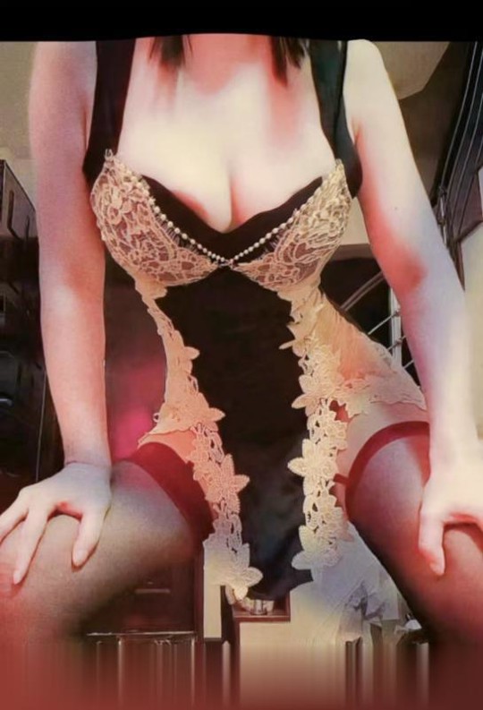 宝安性感大奶希恩