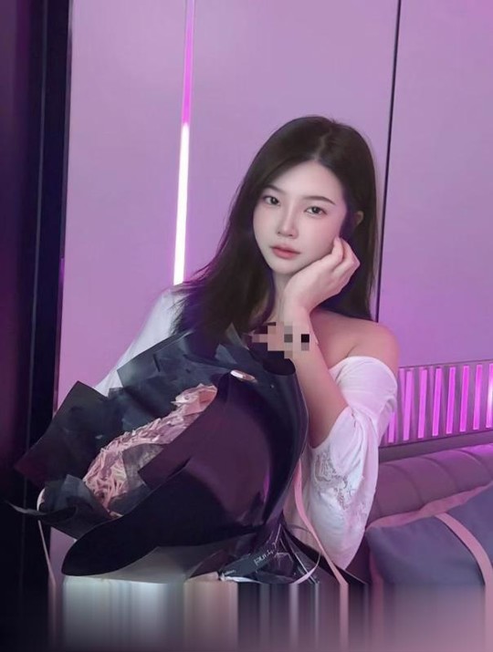 依然美女小姐姐