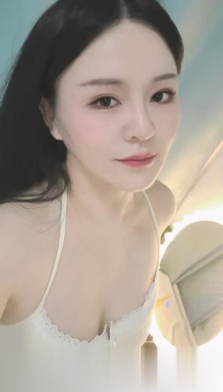 服务型美乳姐姐