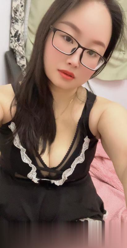 三山街二刷眼镜少妇