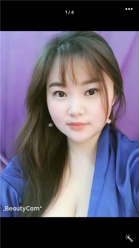 奶子比头还大的少妇