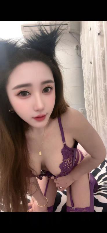 吴中肤白美胸小雪