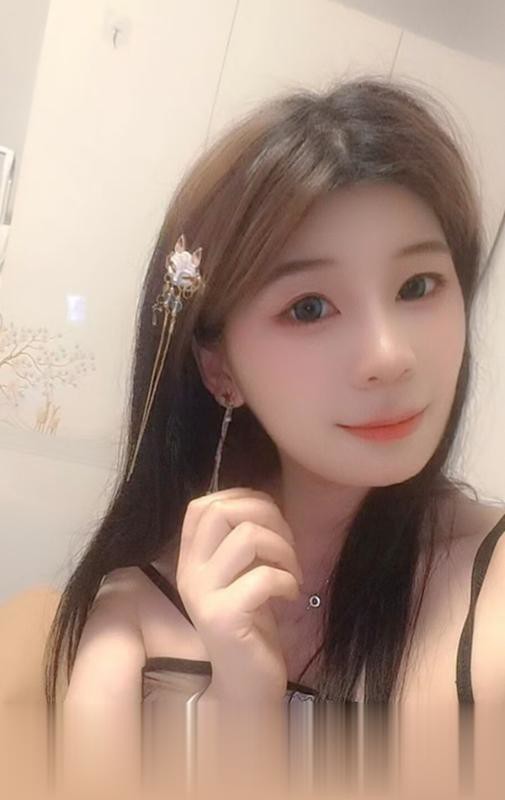 翘臀小蛮腰美女