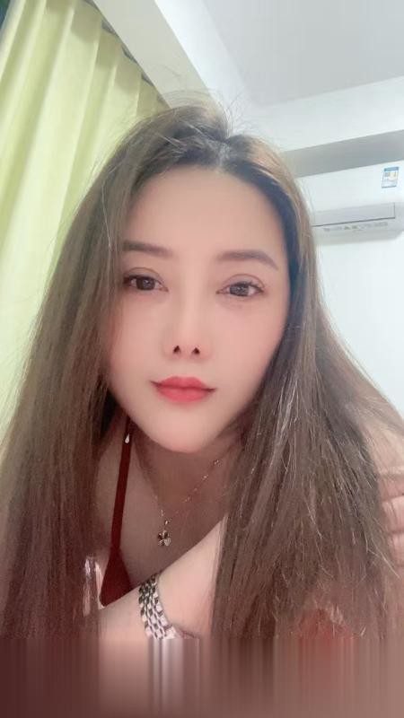 大胸服务小少妇