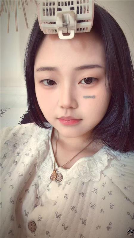 百子湾舌吻小女友