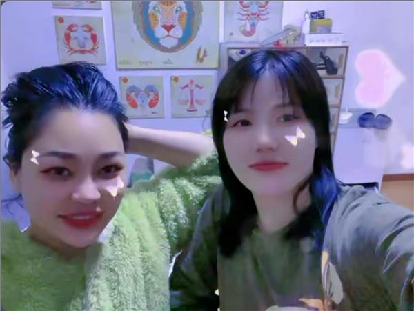 美女真真女朋友的感觉前凸后翘