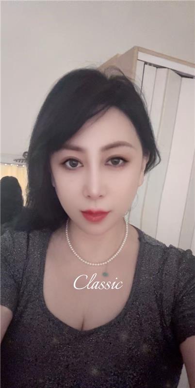 漂亮风骚巨乳少妇