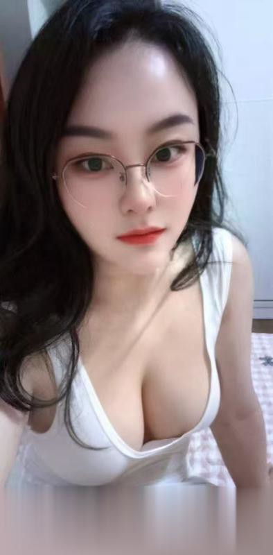 温柔反差眼镜妹