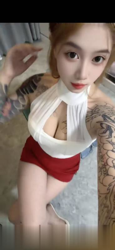 江岸大胸精神小妹