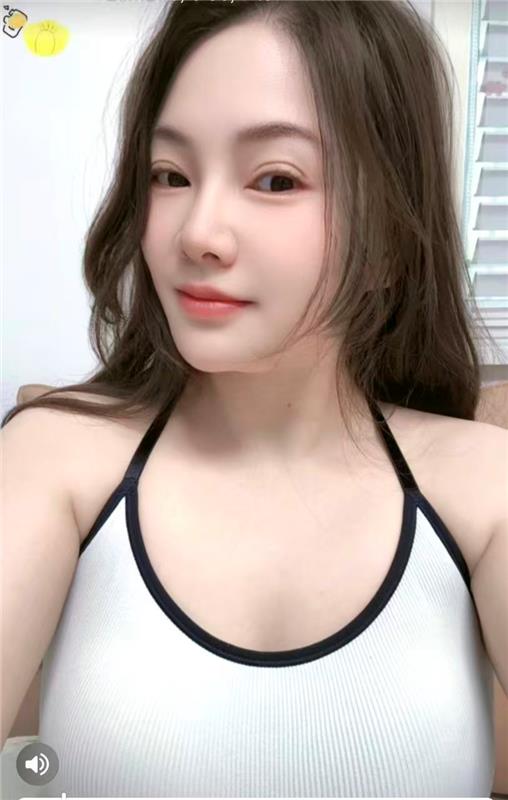 皮肤白皙颜值大胸嫩妹