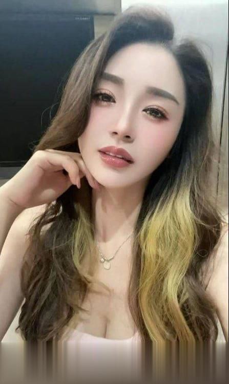 翘臀大奶妩媚少女
