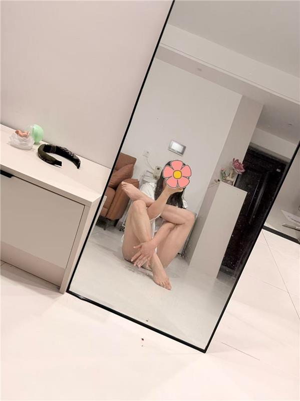 长沙高铁站柔韧喷水少妇