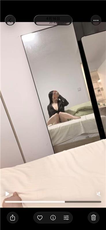 长沙高铁站柔韧喷水少妇