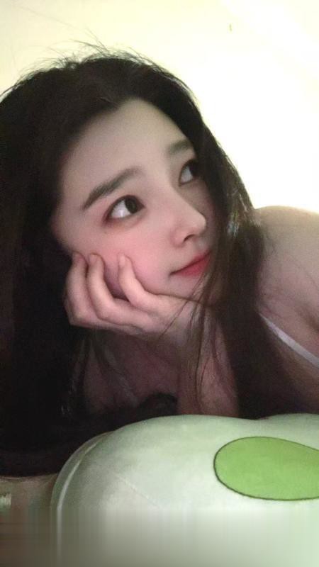 冷白皮大胸身材好美女