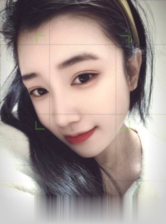 知性风情老师身材好