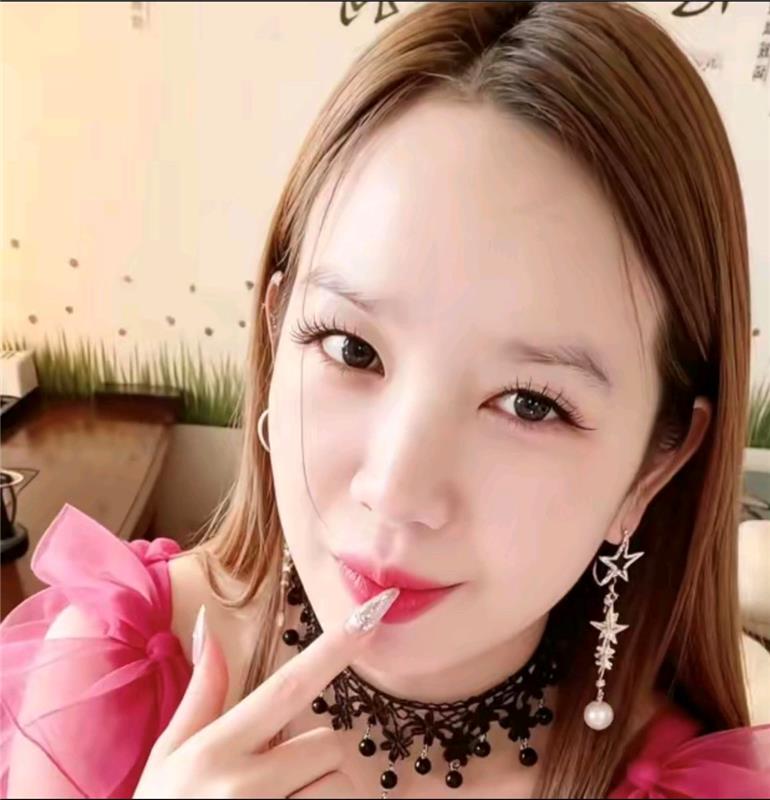 饭店兼职大奶熟女