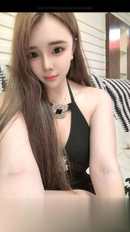 肤白巨乳瑜伽御姐娜娜
