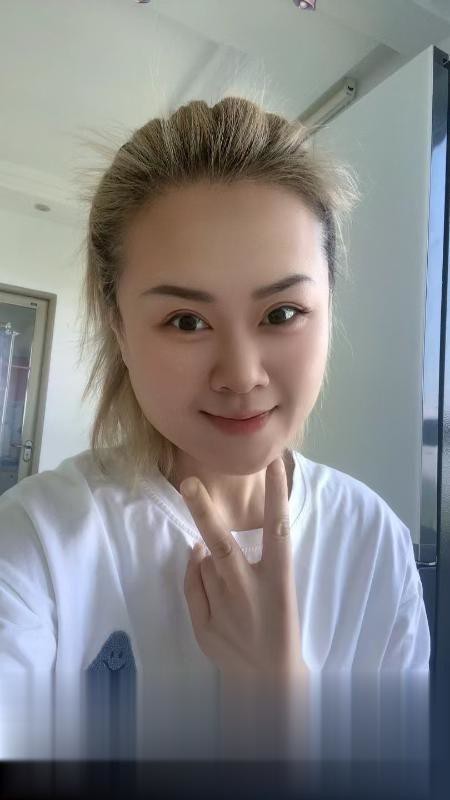 风韵情趣小姐姐