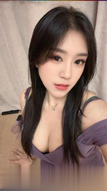 雨花舌吻大胸妹