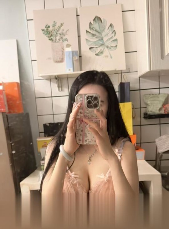 F奶少妇柳柳