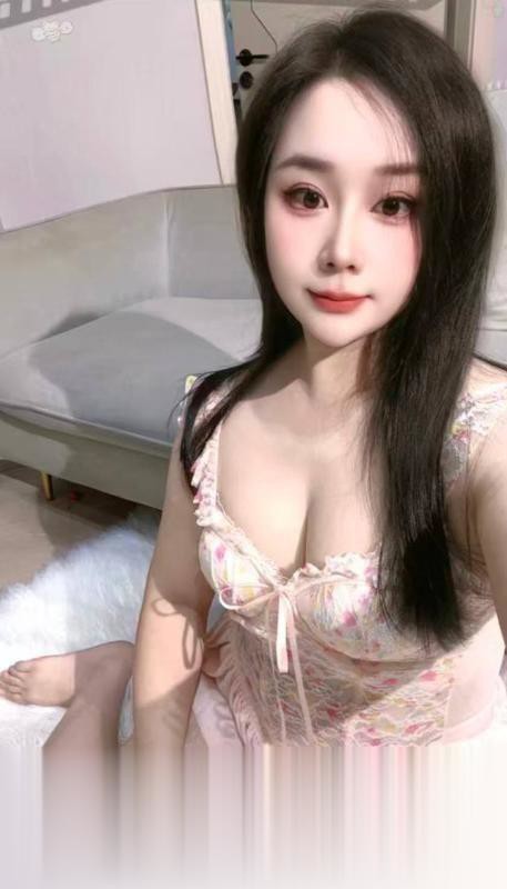 D乳会夹风骚小妹